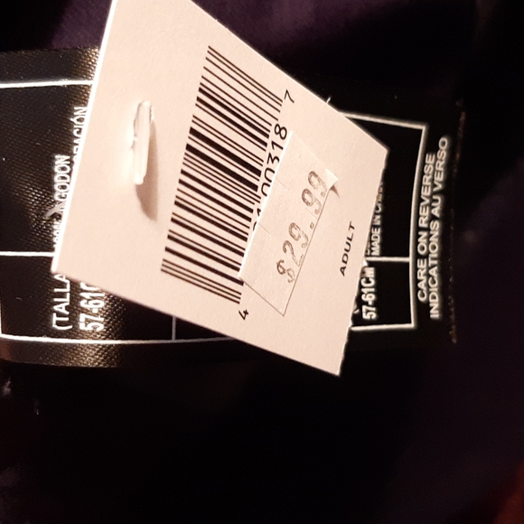 DISNEY'S STAR WARS GALAXY'S EDGE DROID DEPOT BASEBALL CAP - Picture 9 of 10